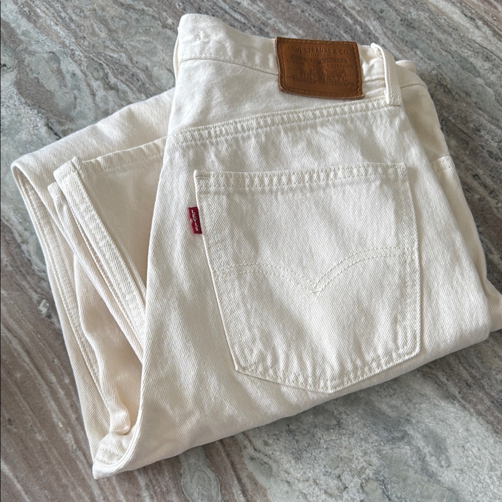 Levi's Off-White women’s straight leg  Jeans
